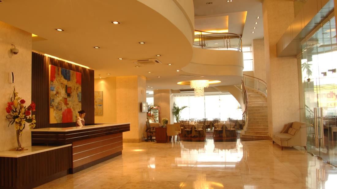 Lancaster Hotel Manila Zewnętrze zdjęcie